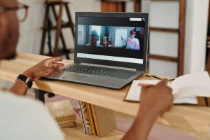 Video hivas laptopon keresztul